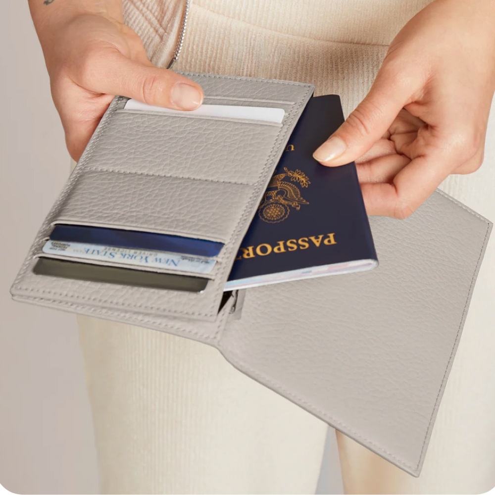 Dagne Dover Accordion Travel Wallet